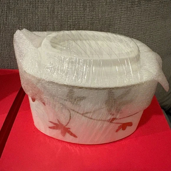 Kate Spade White and Gold Floral Porcelain Set (1 Creamer and 1 Sugar Bowl) - Picture 3 of 8